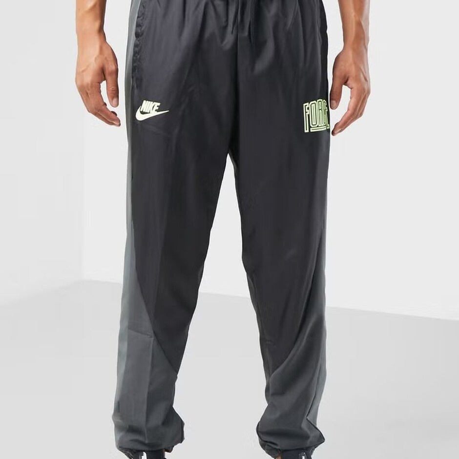 Pantaloni spotivi pentru bărbați Nike M Nk Strtfv Wvn Pant Black/Dark Smoke Grey, s.M