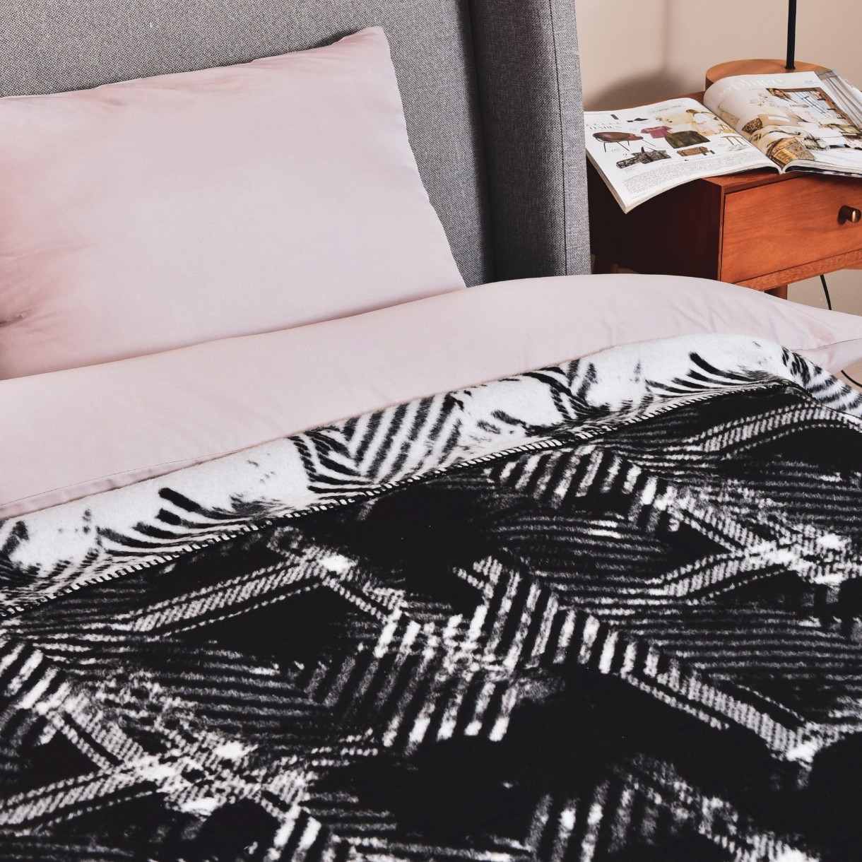 Покрывало MobiCasa Kassandra 150x200 Black