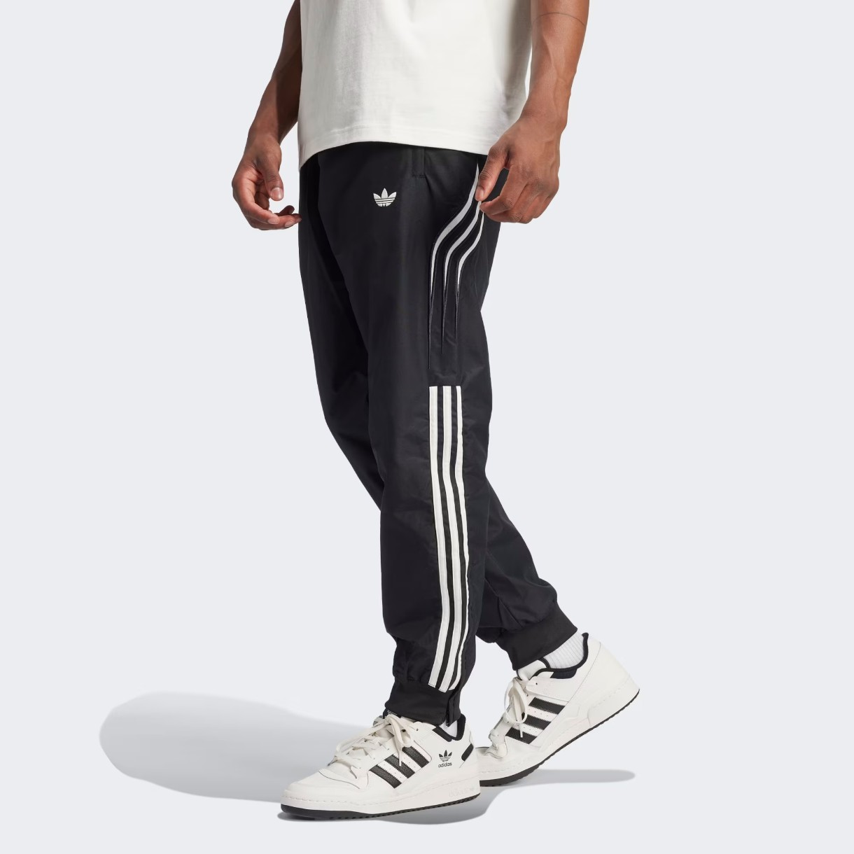 Pantaloni spotivi pentru bărbați Adidas Q3 Atl Pants Black, s.M