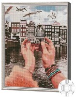 Алмазная картина по номерам Art Gallery Premium Город в руке QB205535