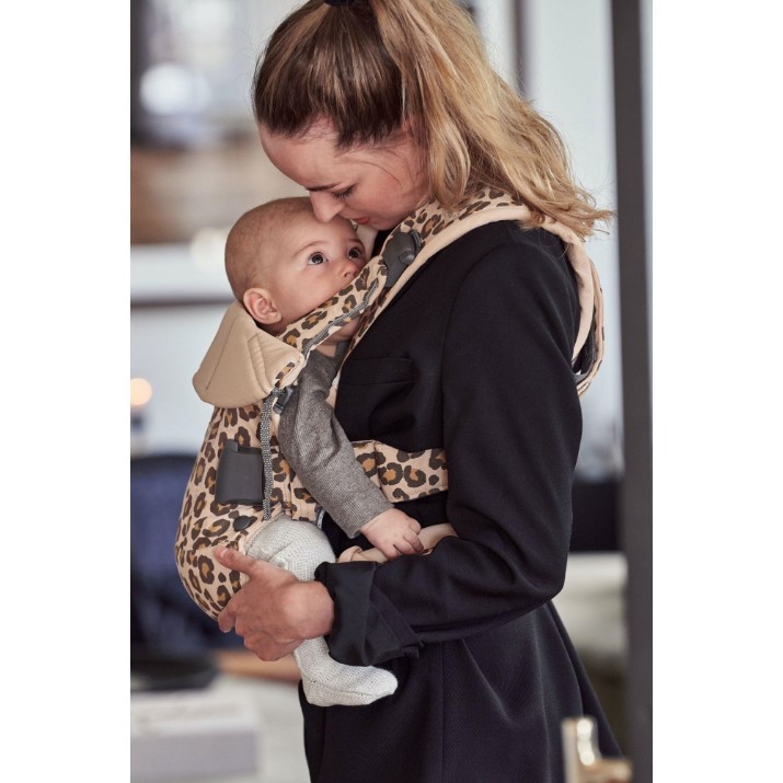 Кенгуру для новорожденных BabyBjorn One Beige/Leopard (98075E)