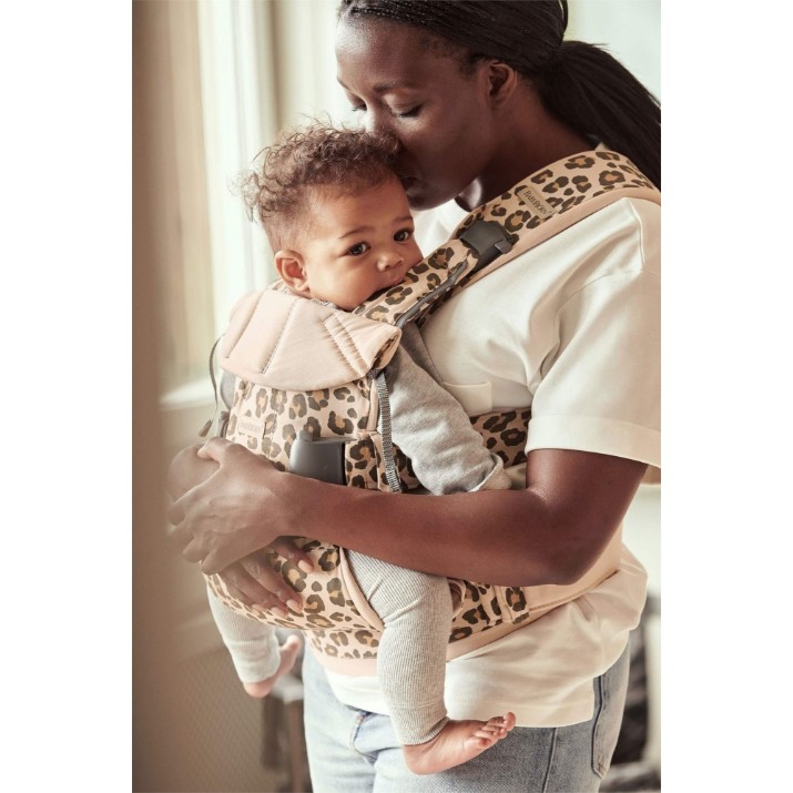 Кенгуру для новорожденных BabyBjorn One Beige/Leopard (98075E)