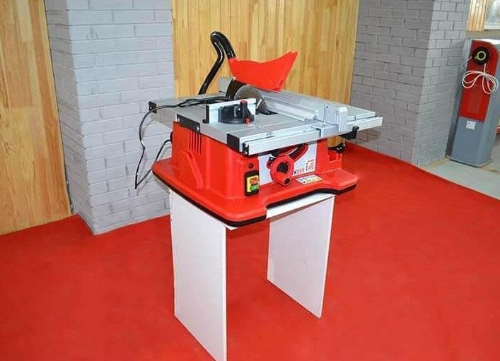 Fierăstrău circular de masă Holzmann TK255