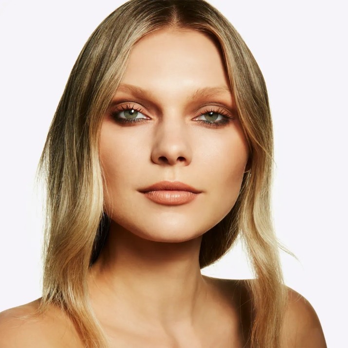 Pudra pentru față MAC Mineralize Skinfinish Natural Light Plus