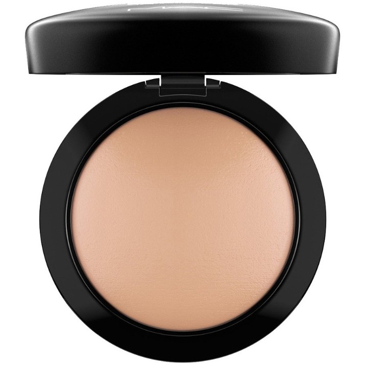Pudra pentru față MAC Mineralize Skinfinish Natural Medium Dark