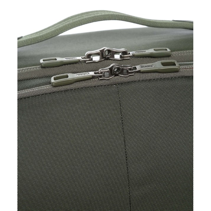 Чемодан Thule Subterra Wheeled Duffel 3203918 33L Dark Forest