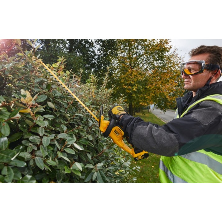 Кусторез аккумуляторный DeWalt DCM563PB