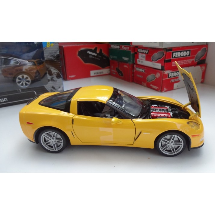 Машина Welly 1:24 2007 Chevrolet Corvette Z06 (22504W)