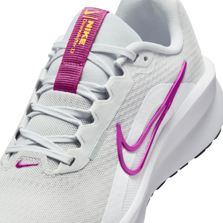 Adidași pentru dame Nike W Downshifter 13 Photon Dust/Laser Orange/Hyper Violet/Black, s.40.5