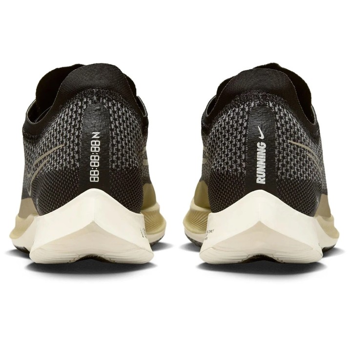 Кроссовки мужские Nike M Zoomx Streakfly Black/White/Sail/Metallic Gold Grain, s.42.5