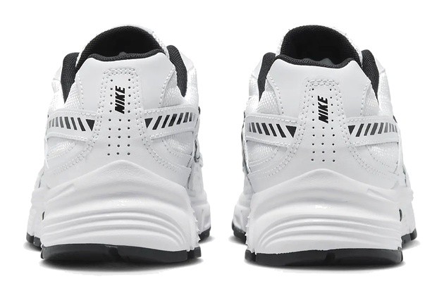 Кроссовки женские Nike Wmns Initiator White/Metallic Silver, s.38.5