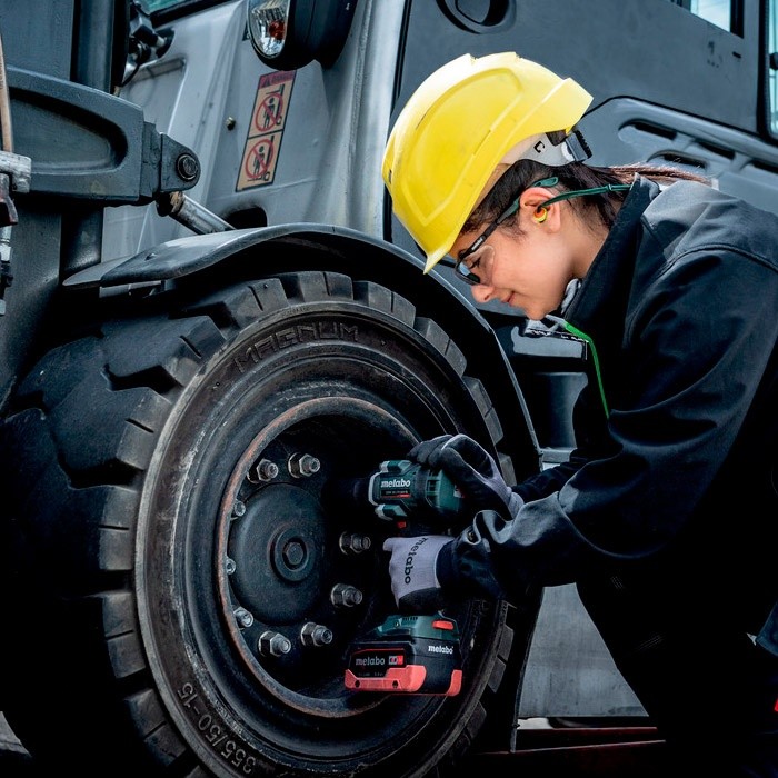 Гайковёрт Metabo SSW 18 LTX 1450 BL (602401850)