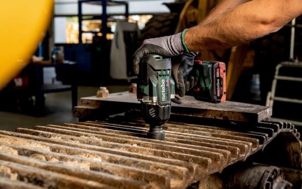 Гайковёрт Metabo SSW 18 LTX 1450 BL (602401850)
