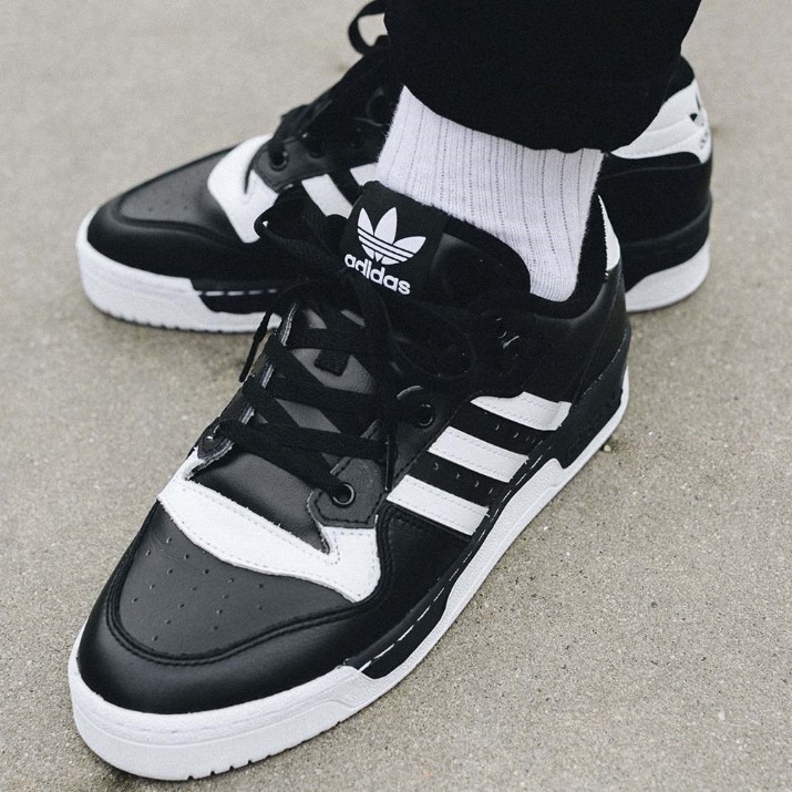 Ghete pentru bărbați Adidas Rivalry Low Core Black/Cloud White, s.47.5