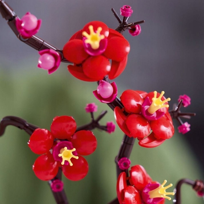 Конструктор Lego Icons: Plum Blossom (10369)