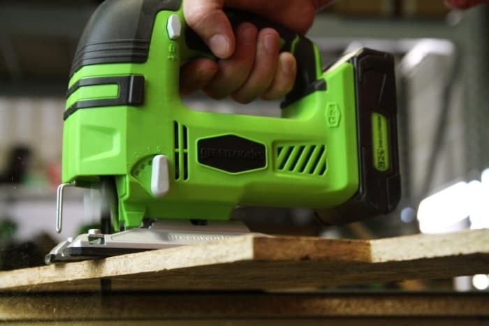 Fierăstrău pentru decupat Greenworks G24JS