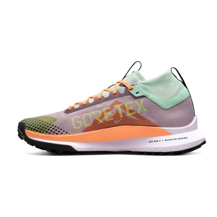 Adidași pentru dame Nike W React Pegasus Trail 4 Gtx Purple Smoke/Enamel Green/Ghost Green/Peach Cream, s.37.5