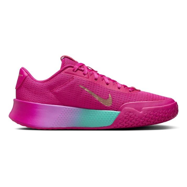 Adidași pentru dame Nike W Vapor Lite 2 Hc Prm Fireberry/Multi-Colour/Fierce Pink/Metallic Red Bronze, s.36.5
