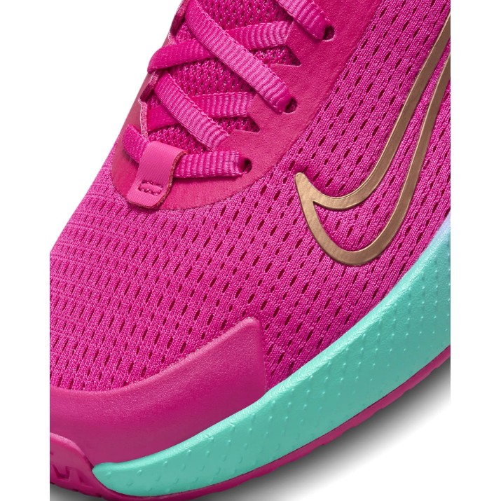 Adidași pentru dame Nike W Vapor Lite 2 Hc Prm Fireberry/Multi-Colour/Fierce Pink/Metallic Red Bronze, s.36.5