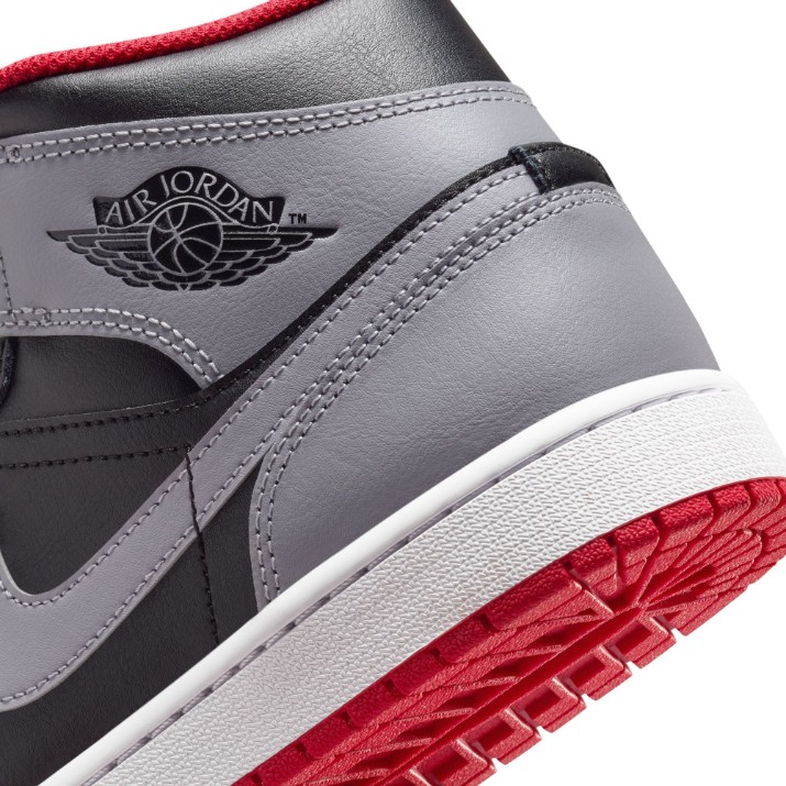 Bocanci pentru bărbați Nike Air Jordan 1 Mid Black/Cement Grey/Fire Red/White, s.40.5
