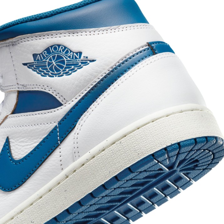 Bocanci pentru bărbați Nike Air Jordan 1 Mid Se White/Industrial Blue/Sail, s.45.5