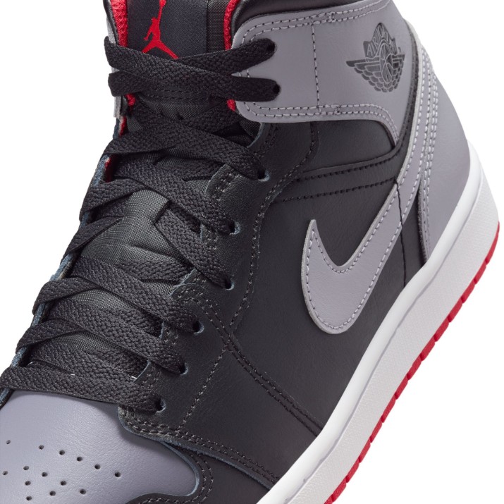Bocanci pentru bărbați Nike Air Jordan 1 Mid Black/Cement Grey/Fire Red/White, s.46