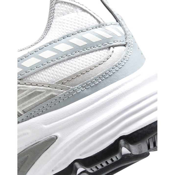 Adidași pentru dame Nike Wmns Initiator White/Cerry/Metallic Silver, s.40.5