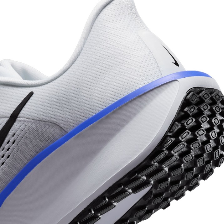 Кроссовки мужские Nike Quest 6 White/Hyper Royal/Volt/Black, s.40