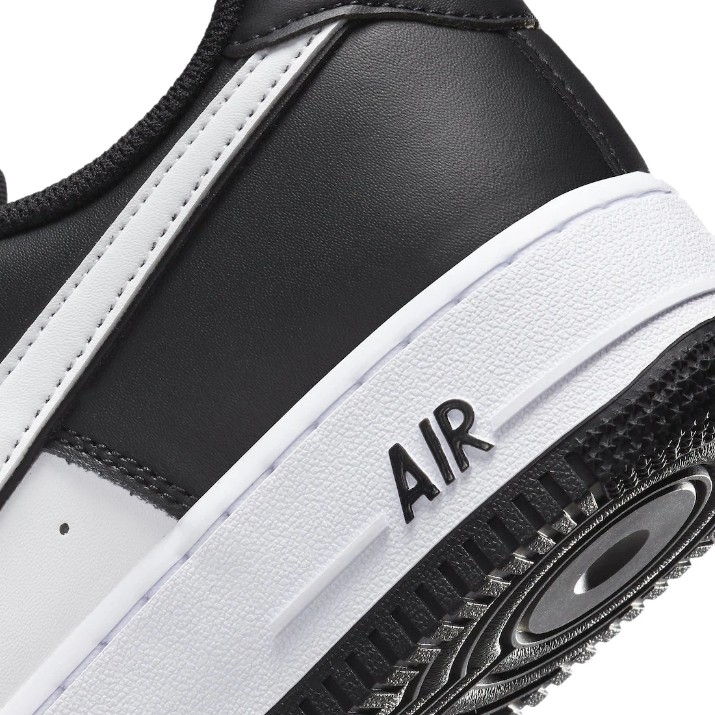 Ghete pentru bărbați Nike Air Force 1 07 Black/White/Black, s.42.5