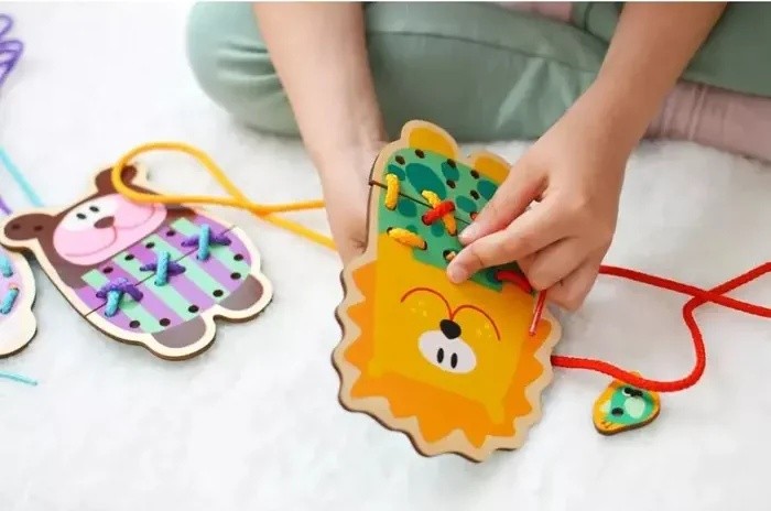 Игра-шнуровка Tooky Toy Lacing Animals 5in1 (TL417)