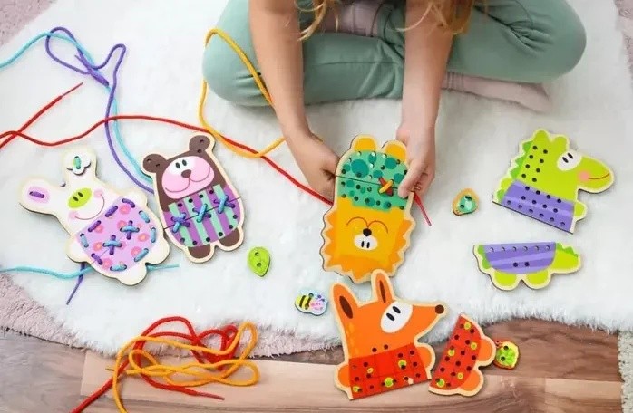 Игра-шнуровка Tooky Toy Lacing Animals 5in1 (TL417)