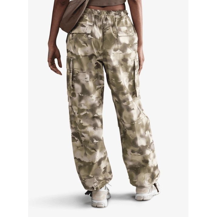 Pantaloni spotivi de dame Nike W Nsw Camo Cargo Pant Dance Light Orewood Brown/Sail, s.S