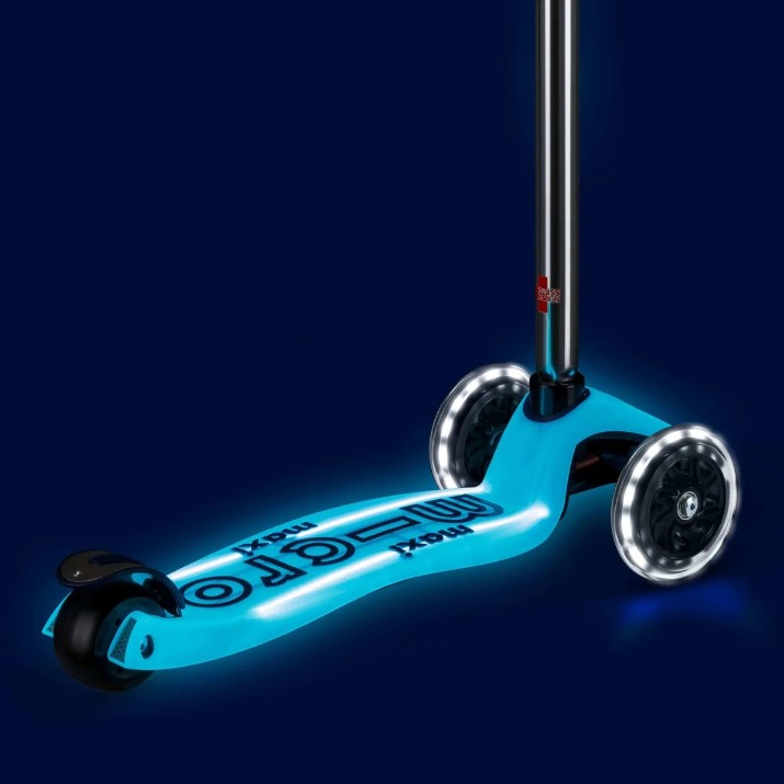 Trotinetă Micro Maxi Deluxe Glow LED Plus Crystal Blue (MMD377)