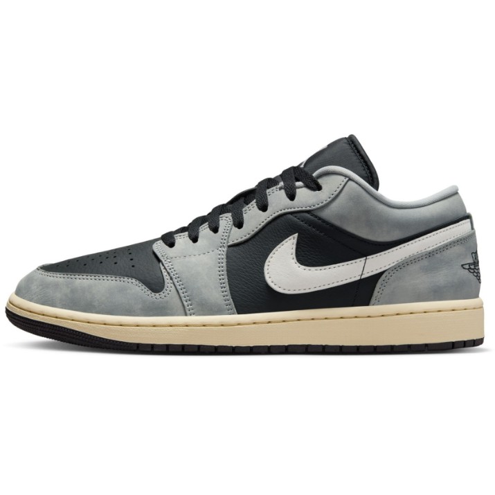 Кеды мужские Nike Air Jordan 1 Low Se Light Smoke Grey/Sail/Muslin/Black, s.42.5