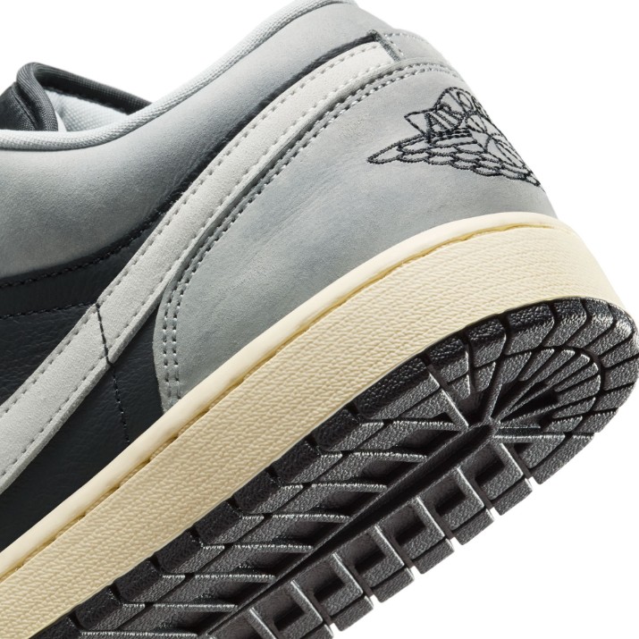 Кеды мужские Nike Air Jordan 1 Low Se Light Smoke Grey/Sail/Muslin/Black, s.45