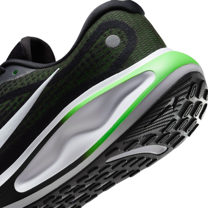 Adidași pentru bărbați Nike Journey Run Black/Green Strike/Green Shock/White, s.40
