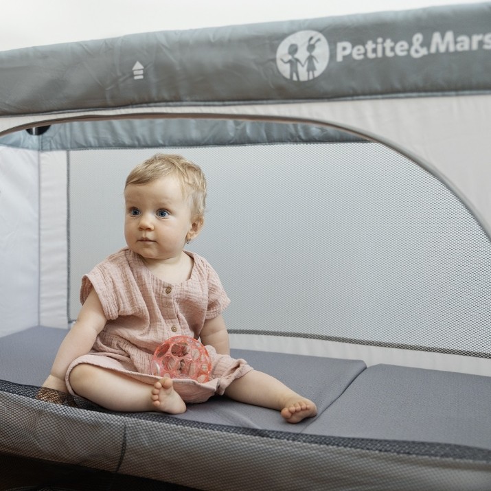 Pătuț pliabil Petite&Mars Nyja Teddy Biker Grey​ (923462)