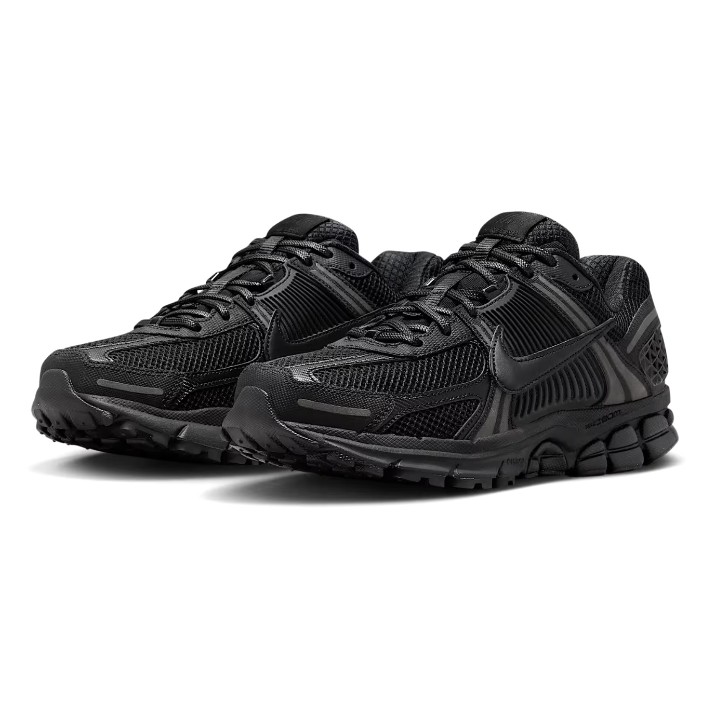 Adidași pentru dame Nike Zoom Vomero 5 Triple Black, s.40.5