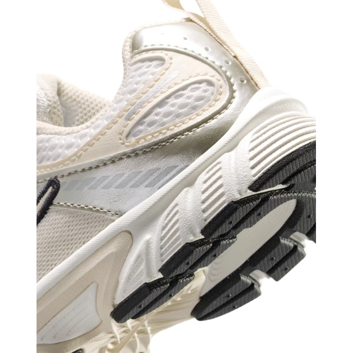 Adidași pentru copii Nike V5 Rnr K Summit White/Sail/Black/Light Orewood Brown, s.31