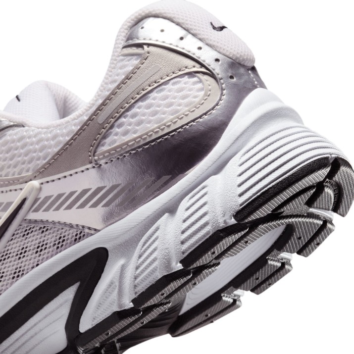 Кроссовки мужские Nike V5 Rnr White/Vast Grey/College Grey/Black, s.42