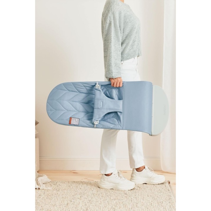 Șezlong pentru bebeluși BabyBjorn Bliss Woven Petal Quilt Blue (006223A)