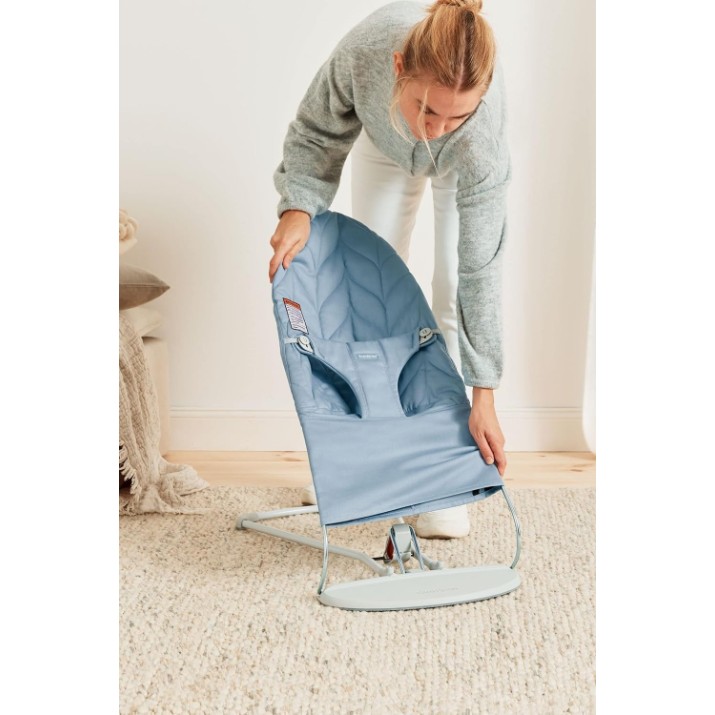 Детский шезлонг BabyBjorn Bliss Woven Petal Quilt Blue (006223A)