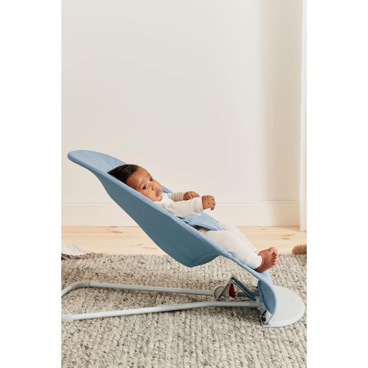 Șezlong pentru bebeluși BabyBjorn Bliss Woven Petal Quilt Blue (006223A)