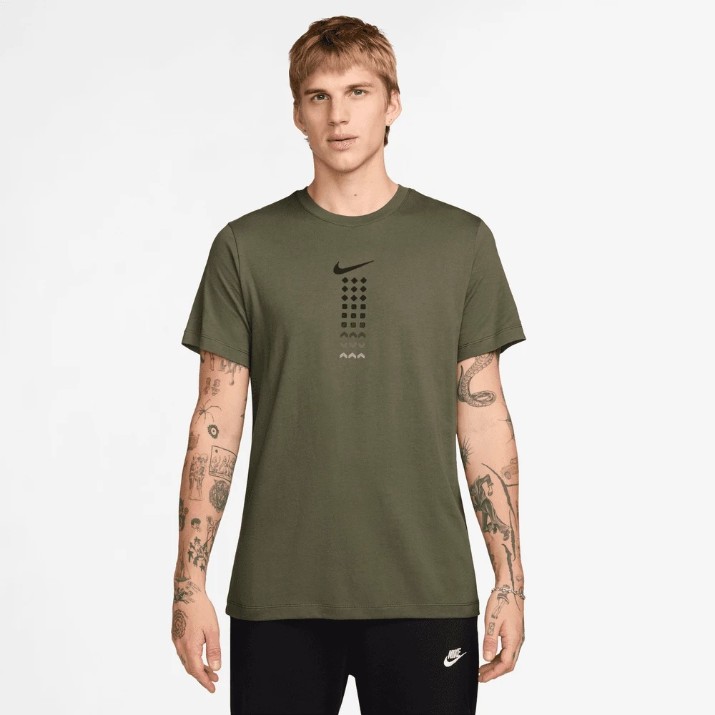 Мужская футболка Nike M Nsw Tee Fw Mbr Cnct 2 Fa25 Medium Olive, s.S