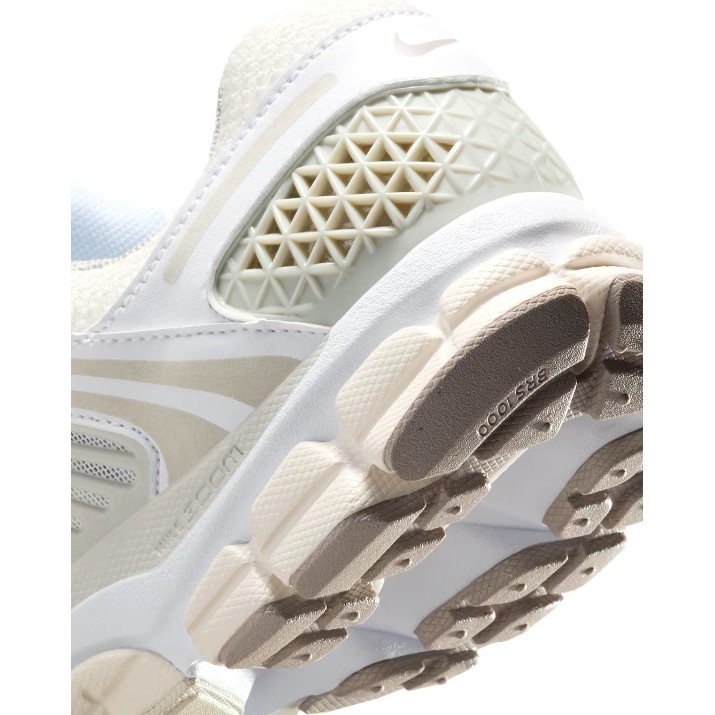 Кроссовки женские Nike W Zoom Vomero 5 White/Phantom/College Grey/Light Bone, s.38.5
