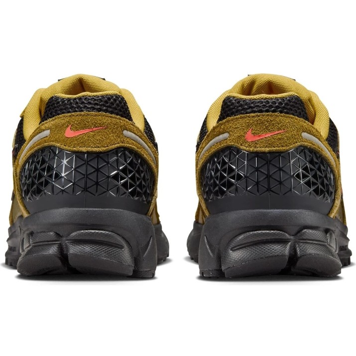 Adidași pentru bărbați Nike Zoom Vomero 5 Prm Olive Flak/Black/Quantum Moss/Picante Red, s.45