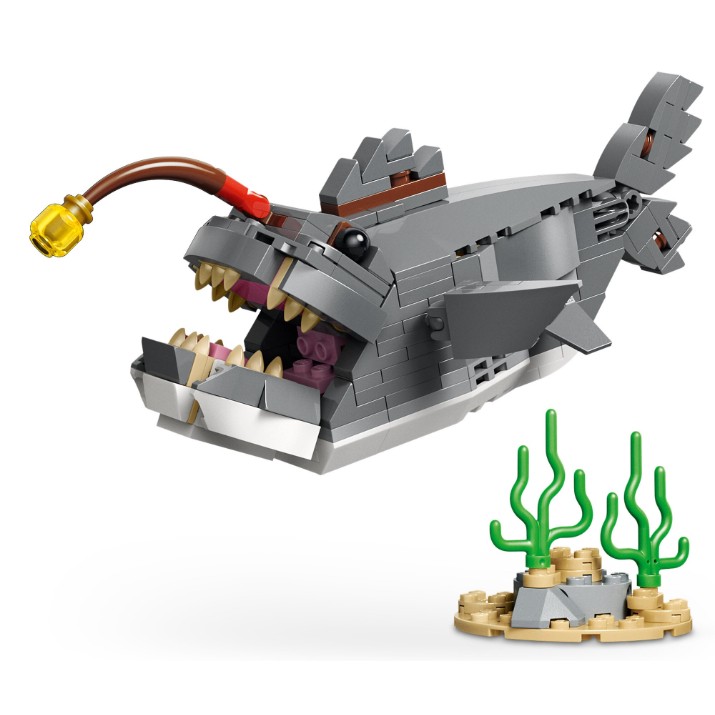 Set de construcție Lego Creator: Fierce Shark With A Treasure Chest (31381)