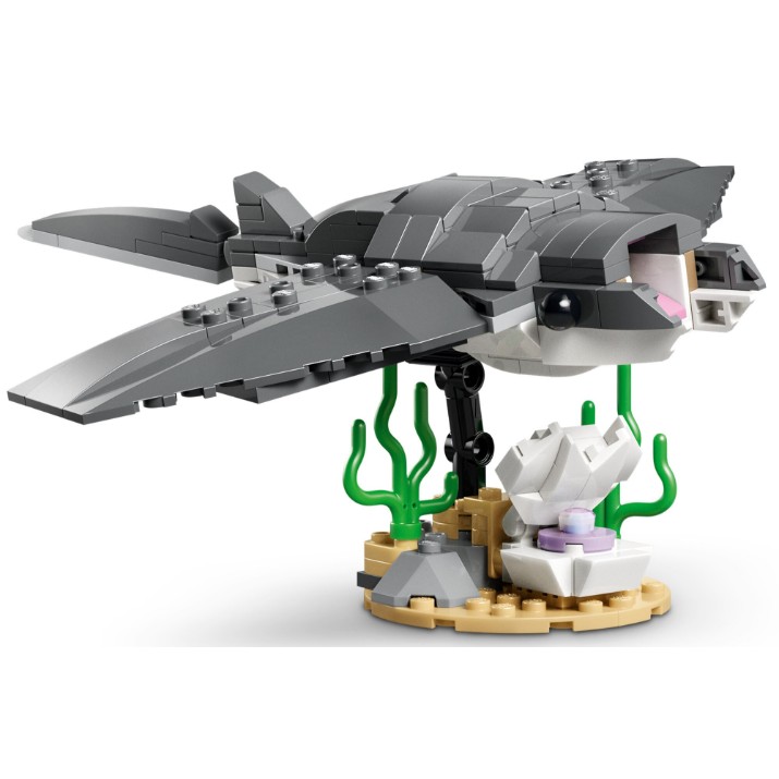 Set de construcție Lego Creator: Fierce Shark With A Treasure Chest (31381)