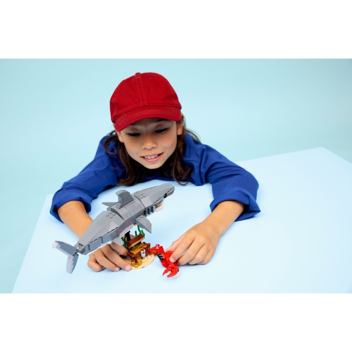 Set de construcție Lego Creator: Fierce Shark With A Treasure Chest (31381)
