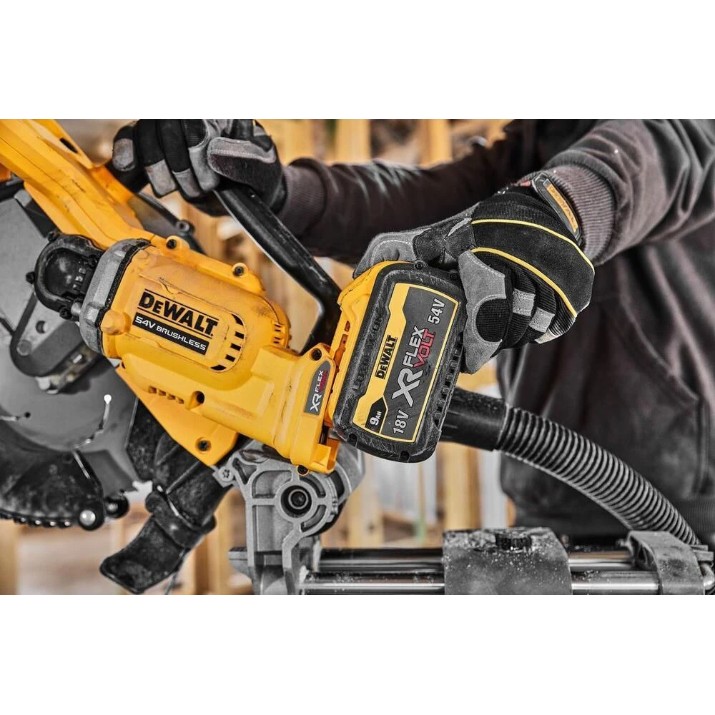Торцовочная пила DeWalt DCS781X2